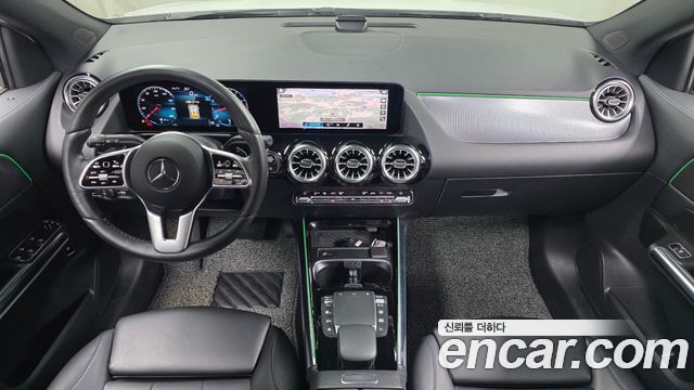 Mercedes-Benz GLA-Class 2021 — photo 10