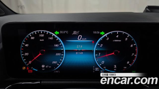 Mercedes-Benz GLA-Class 2021 — photo 11