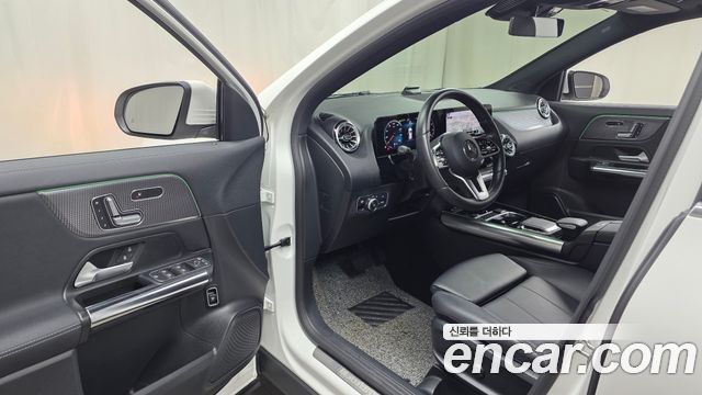 Mercedes-Benz GLA-Class 2021 — photo 13