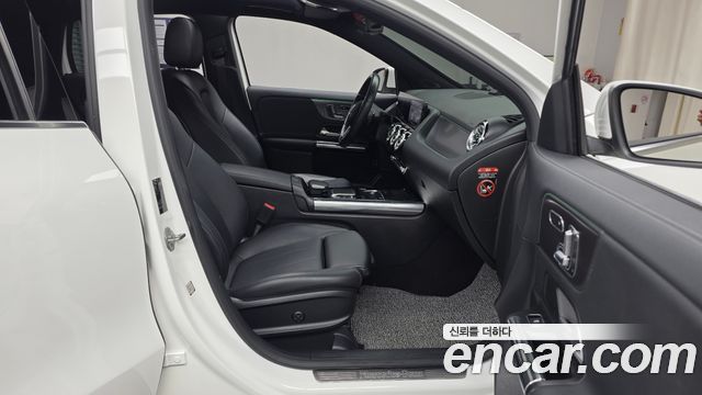 Mercedes-Benz GLA-Class 2021 — photo 17