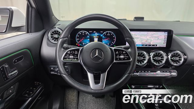 Mercedes-Benz GLA-Class 2021 — photo 19