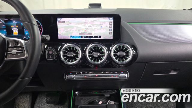 Mercedes-Benz GLA-Class 2021 — photo 20