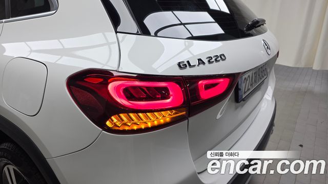 Mercedes-Benz GLA-Class 2021 — photo 9
