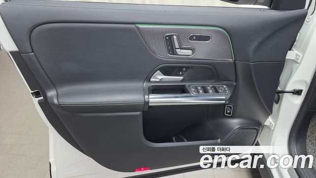 Mercedes-Benz GLA-Class 2021 — photo 14