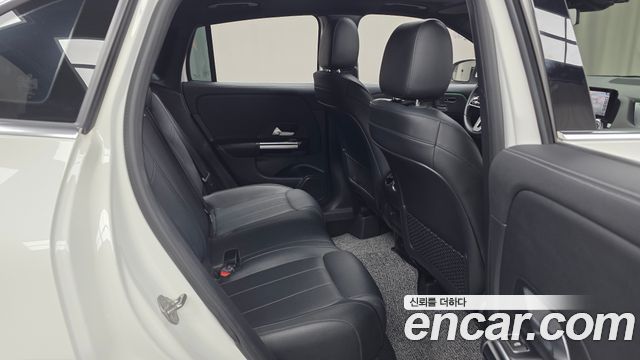 Mercedes-Benz GLA-Class 2021 — photo 16