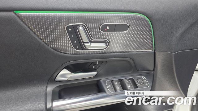 Mercedes-Benz GLA-Class 2021 — photo 27