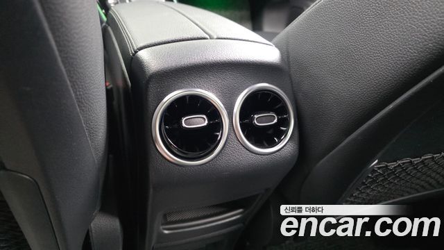 Mercedes-Benz GLA-Class 2021 — photo 30