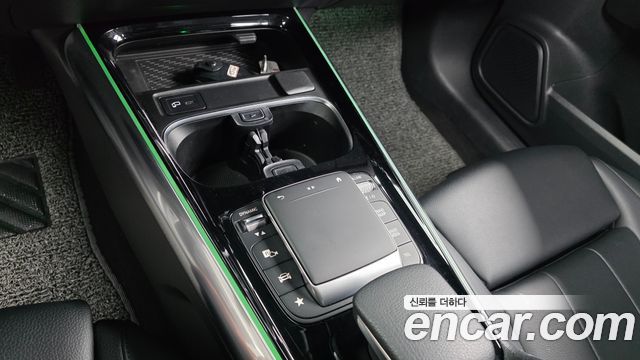 Mercedes-Benz GLA-Class 2021 — photo 31