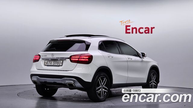 Mercedes-Benz GLA-Class 2019 — photo 2