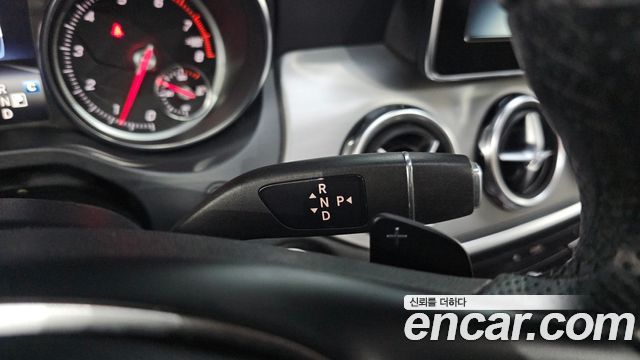 Mercedes-Benz GLA-Class 2019 — photo 12