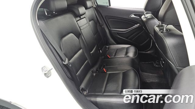 Mercedes-Benz GLA-Class 2019 — photo 18