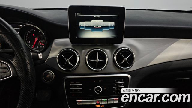 Mercedes-Benz GLA-Class 2019 — photo 20