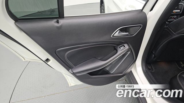 Mercedes-Benz GLA-Class 2019 — photo 15