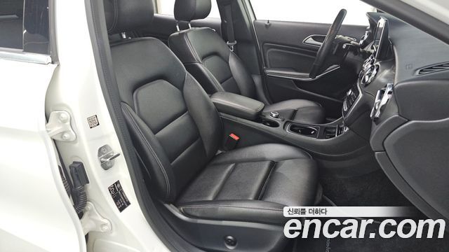 Mercedes-Benz GLA-Class 2019 — photo 16