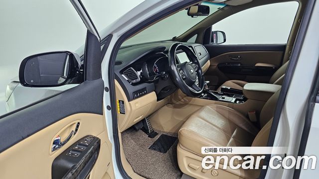 Kia Canival 2020 — photo 10