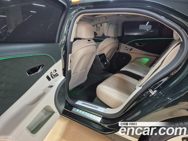Bentley Flying Spur 2024 — photo 9