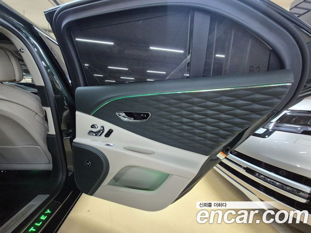 Bentley Flying Spur 2024 — photo 11