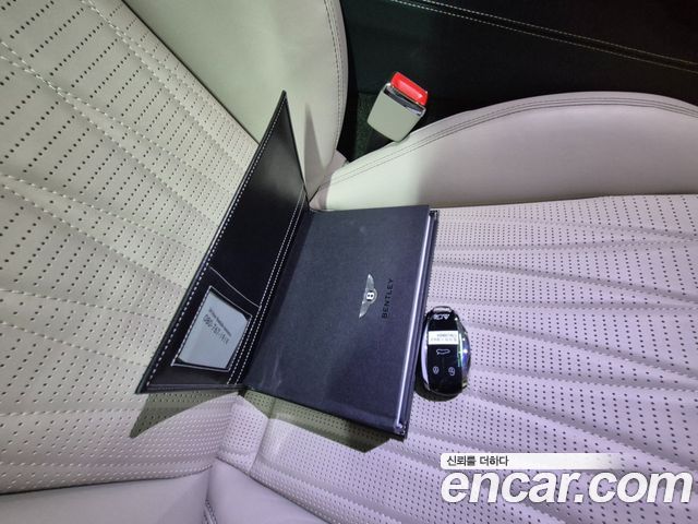 Bentley Flying Spur 2024 — photo 17