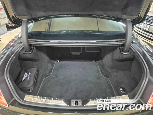 Bentley Flying Spur 2024 — photo 18
