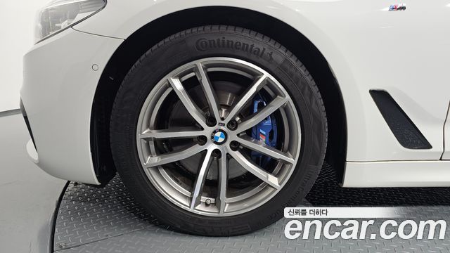 BMW 5-Series 2017 — photo 5
