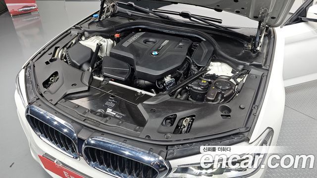 BMW 5-Series 2017 — photo 6
