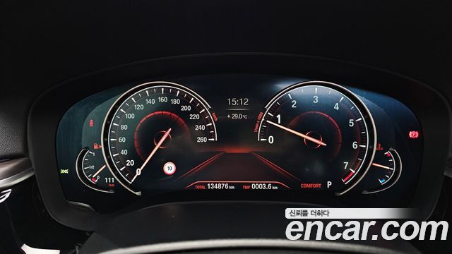 BMW 5-Series 2017 — photo 8