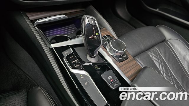 BMW 5-Series 2017 — photo 9