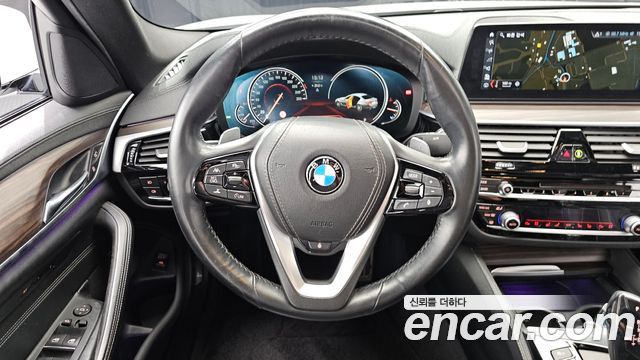 BMW 5-Series 2017 — photo 13