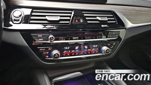 BMW 5-Series 2017 — photo 17