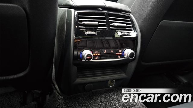 BMW 5-Series 2017 — photo 19