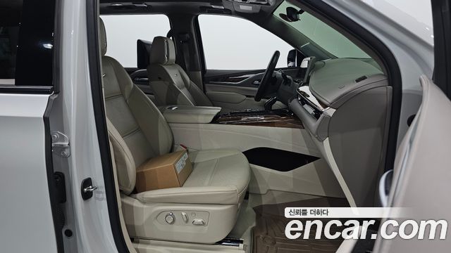 Cadillac Escalade 2023 — photo 13