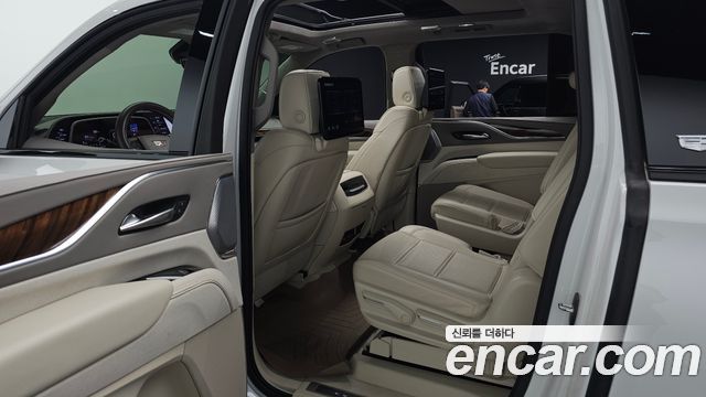 Cadillac Escalade 2023 — photo 18