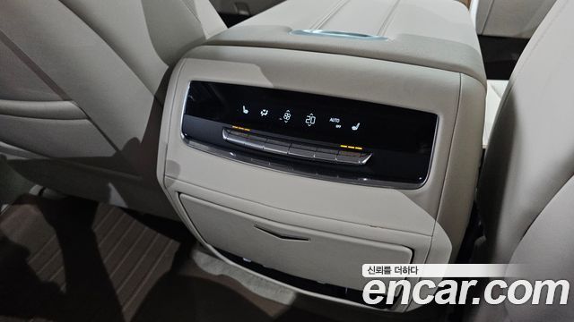 Cadillac Escalade 2023 — photo 31