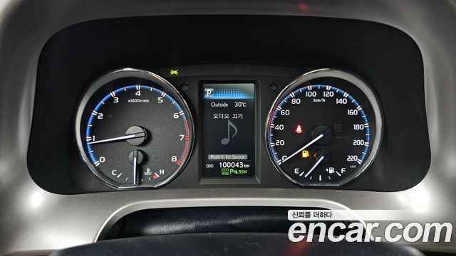 Toyota RAV4 2017 — photo 8
