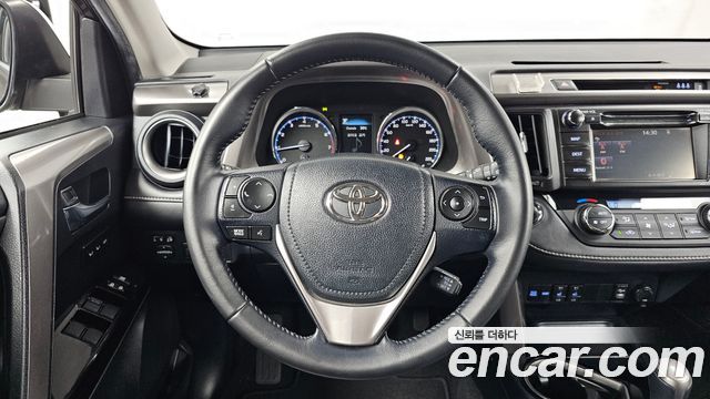 Toyota RAV4 2017 — photo 13