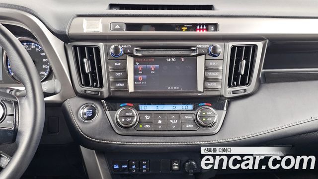 Toyota RAV4 2017 — photo 14