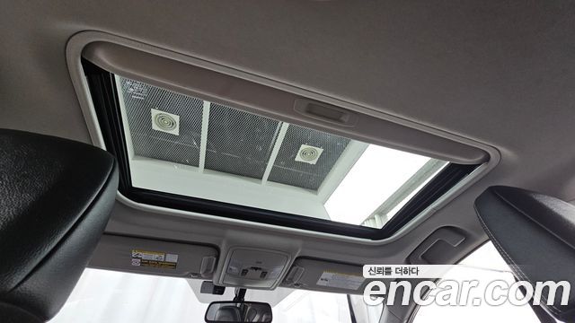 Toyota RAV4 2017 — photo 17
