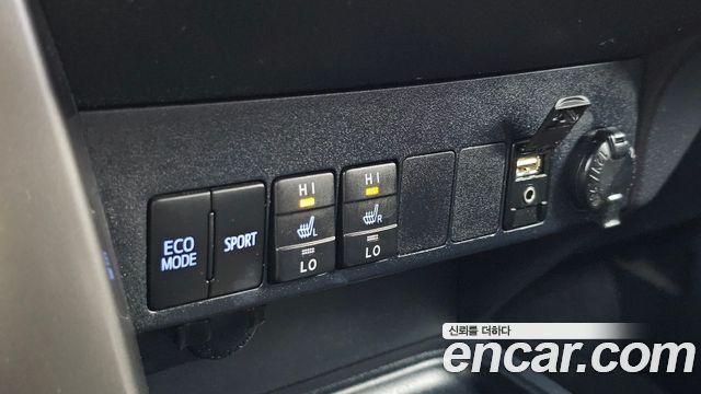 Toyota RAV4 2017 — photo 18
