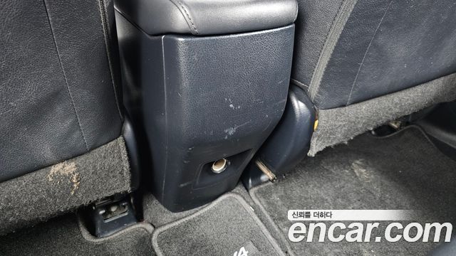 Toyota RAV4 2017 — photo 19