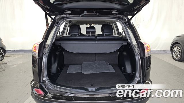 Toyota RAV4 2017 — photo 20