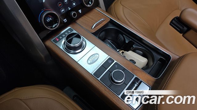 Land Rover Range Rover 2022 — photo 9