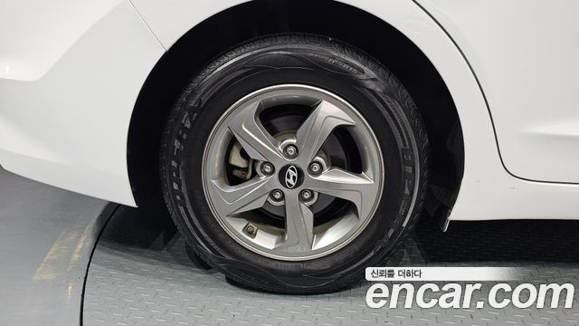 Hyundai AVANTE 2017 — photo 5