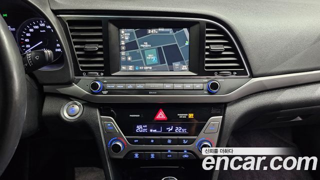 Hyundai AVANTE 2017 — photo 13