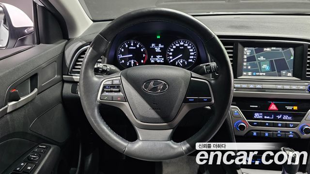 Hyundai AVANTE 2017 — photo 14