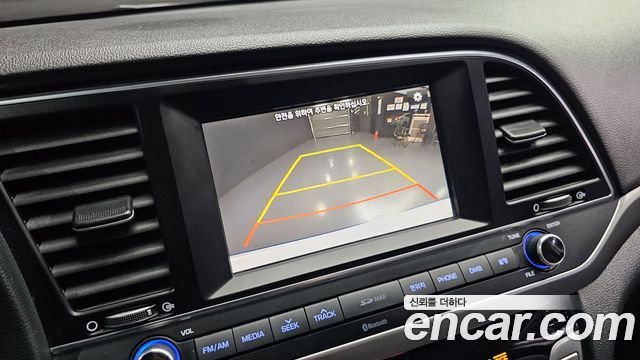 Hyundai AVANTE 2017 — photo 15