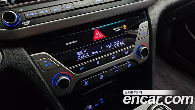 Hyundai AVANTE 2017 — photo 17