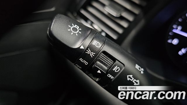 Hyundai AVANTE 2017 — photo 18