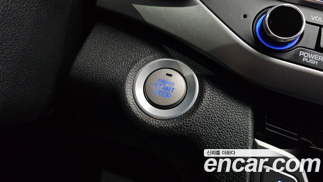 Hyundai AVANTE 2017 — photo 20