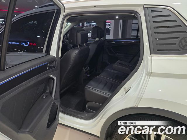 Volkswagen Tiguan 2023 — photo 8