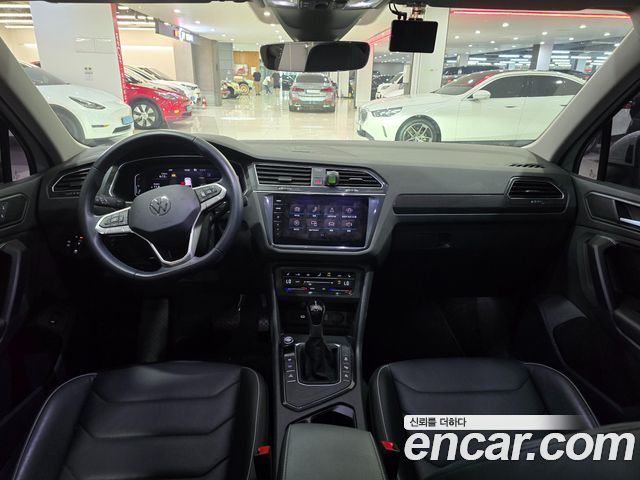 Volkswagen Tiguan 2023 — photo 9